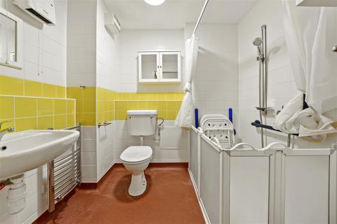 2 bedroom retirement property for sale, Betjeman Close, Pinner HA5
