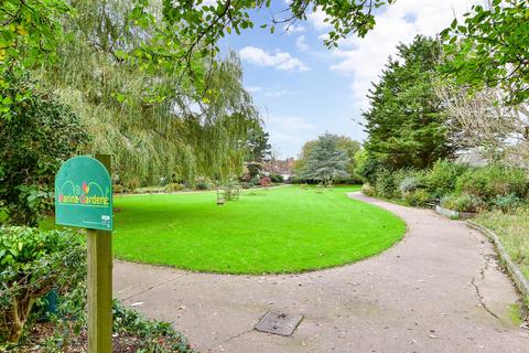 2 bedroom apartment for sale, Beach Road, Littlehampton, West Sussex