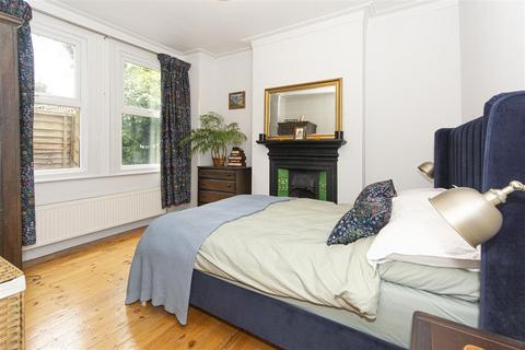 2 bedroom flat to rent, Harborough Road, Streatham SW16