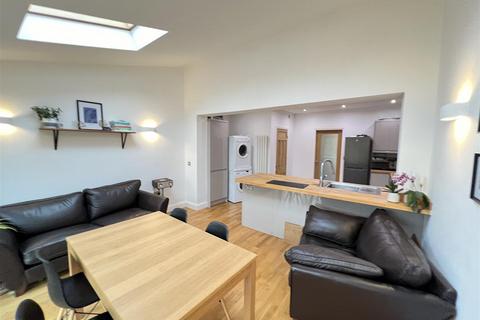 16 Beacon Lane, Wirral, CH60 0DD