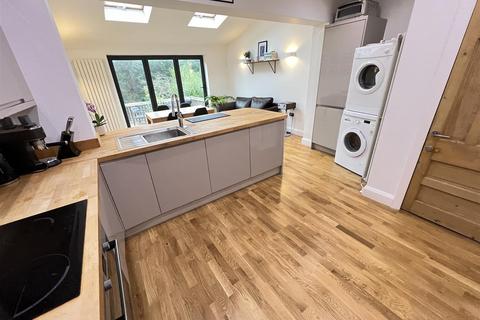 16 Beacon Lane, Wirral, CH60 0DD