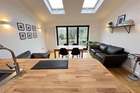 16 Beacon Lane, Wirral, CH60 0DD