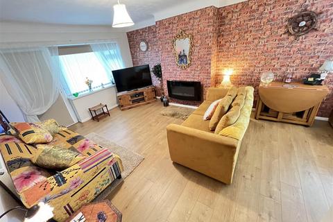 2 bedroom flat for sale, Goodakers Court, Upton, Wirral