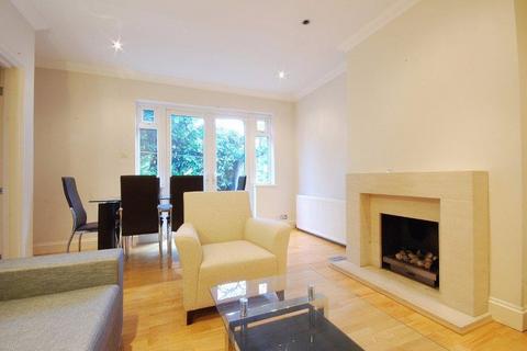 2 bedroom flat to rent, West Road, Clapham SW4