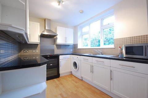 2 bedroom flat to rent, West Road, Clapham SW4