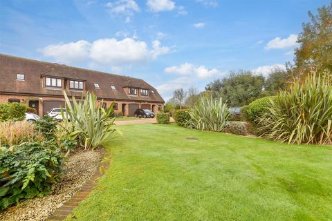 2 bedroom ground floor maisonette for sale, Meade Court, Walton-On-The-Hill, Tadworth, Surrey