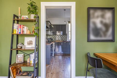 125 Ellerton Road, Surbiton, KT6 7UA