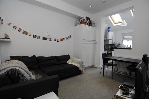 3 bedroom house to rent, Park Terrace, Gascoyne Place, Plymouth PL4