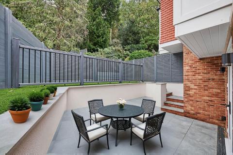 Flat 1, 2 Bromley Avenue, Bromley, BR1 4BQ