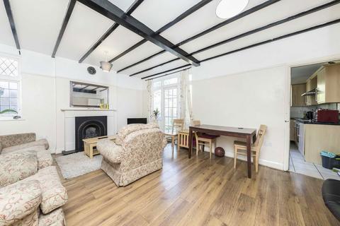 4 bedroom house to rent, Princes Gardens, London W3