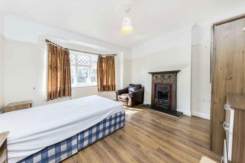 4 bedroom house to rent, Princes Gardens, London W3