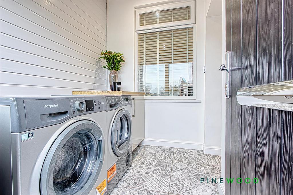 Utility room/porch