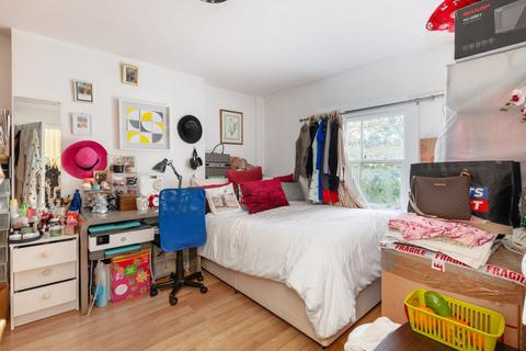 3 bedroom flat for sale, Cathnor Road, London W12