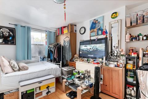 3 bedroom flat for sale, Cathnor Road, London W12