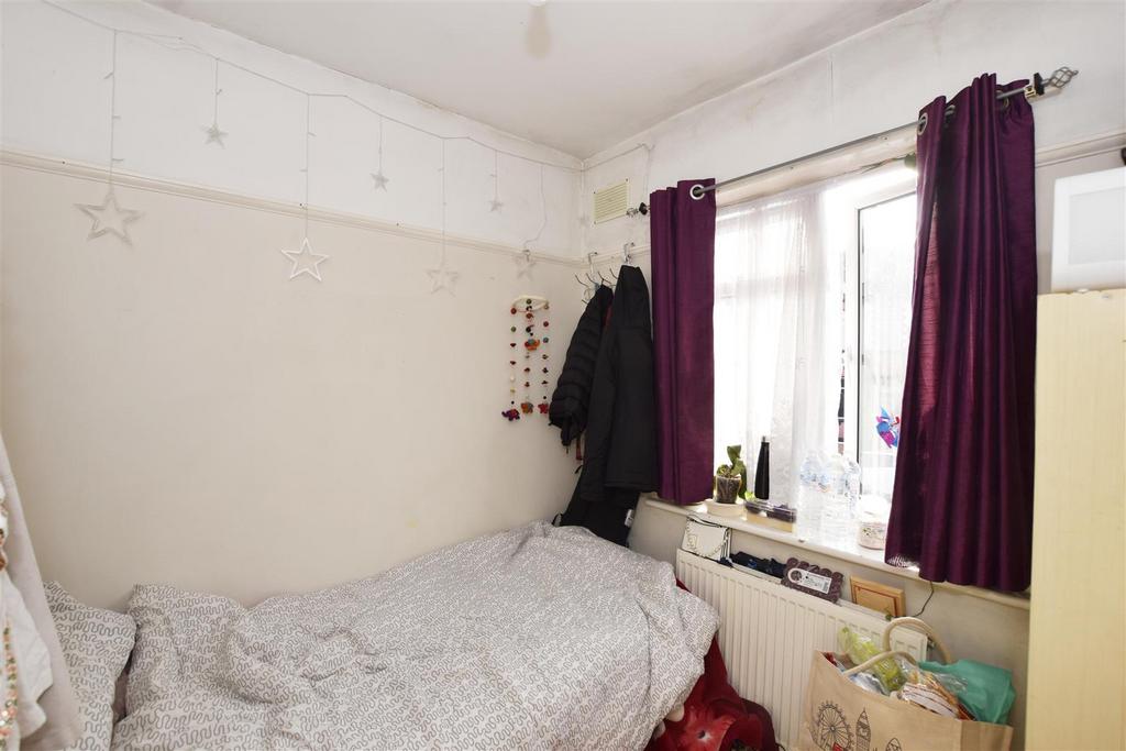 Bedroom 3 copy.jpg