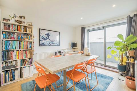 1 bedroom flat for sale, St. Georges Grove, London SW17