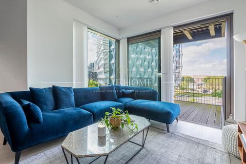 2 bedroom apartment for sale, Embassy Gardens, London SW11