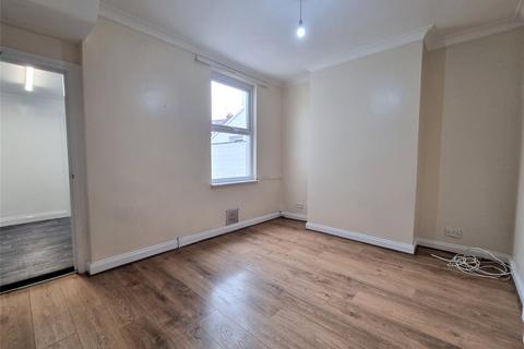 3 bedroom terraced house to rent, Downend Road, BRISTOL BS7