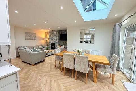 9 Brook Lane, Solihull, B92 7EJ