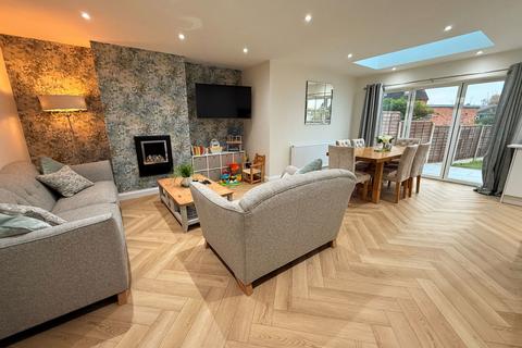 9 Brook Lane, Solihull, B92 7EJ