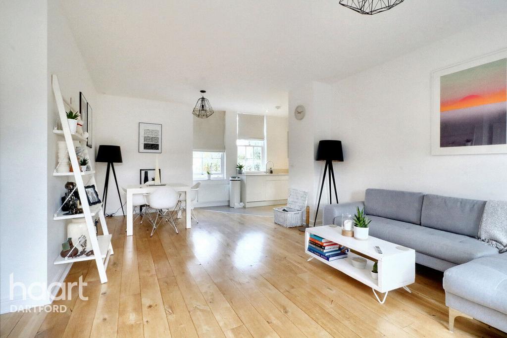 Chapel Drive, Dartford 2 bed flat for sale £350,000