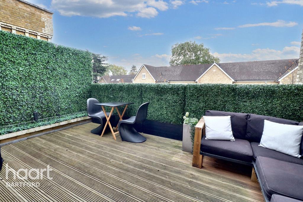 Chapel Drive, Dartford 2 bed flat for sale £350,000