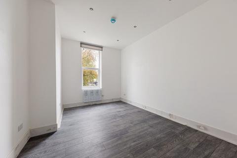 2 bedroom flat to rent, Station Road, London