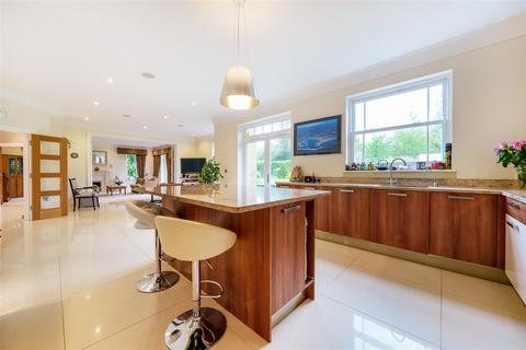 5 bedroom detached house for sale, Kingswood