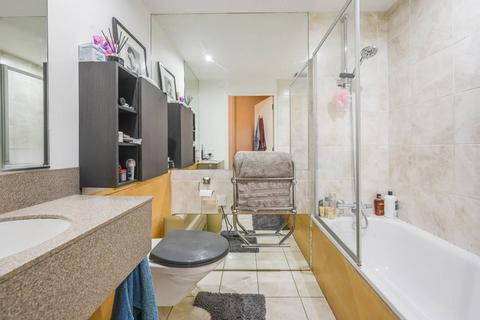 1 bedroom flat for sale, Narrow Street, Limehouse, London, E14