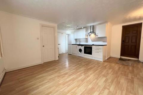 Maisonette to rent, Woodham Road, Woking GU21