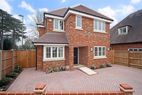 6 bedroom detached house to rent, Willow Walk, Englefield Green TW20