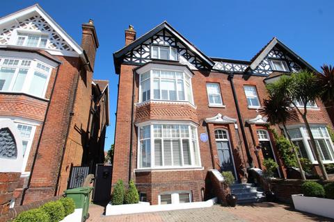 2 bedroom apartment to rent, Helena Road