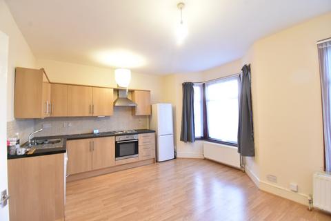 2 bedroom flat to rent, Chesterfield Rd,  London, EN3