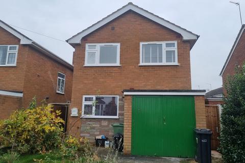 3 bedroom detached house to rent, The Furlongs, Stourbridge, DY8