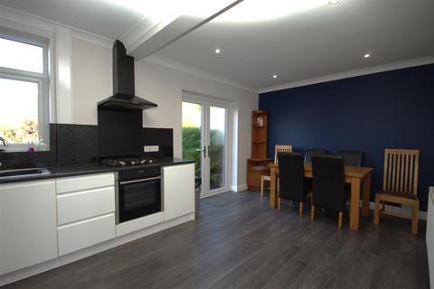 42 Leatham Crescent, Featherstone, Pontefract, WF7 5DU