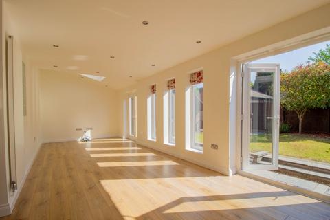 4 bedroom detached house to rent, 4 Grayson Mews Chilwell, Beeston, Nottingham