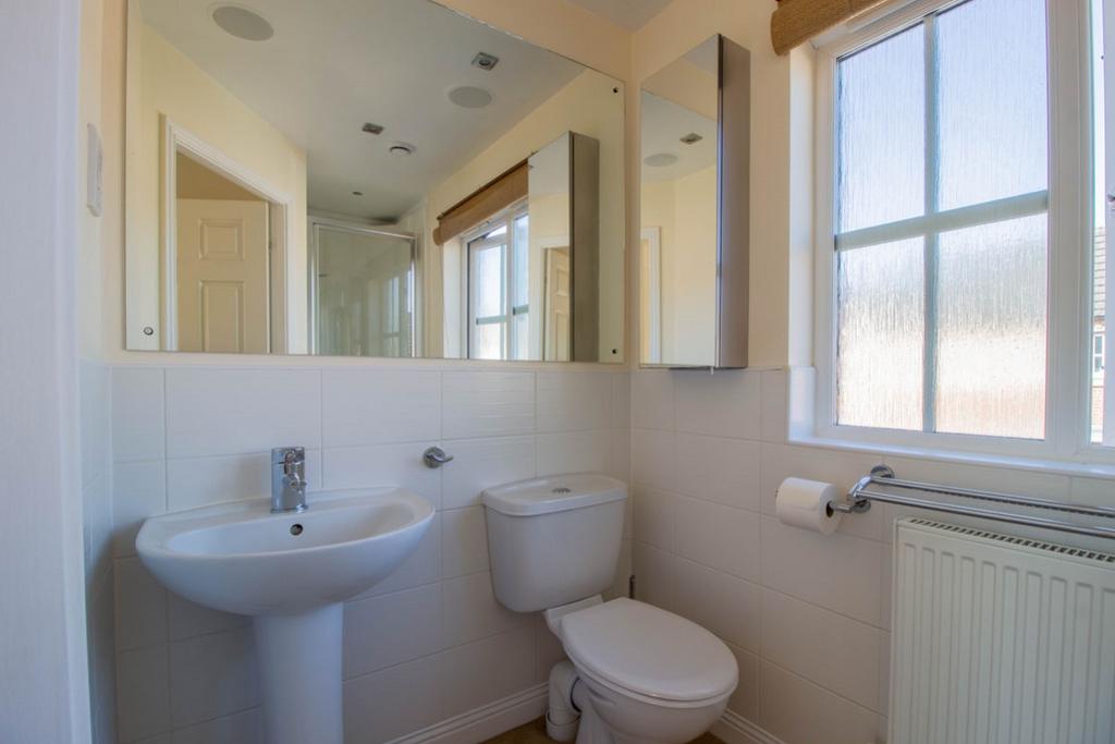 Ensuite to Bed 1