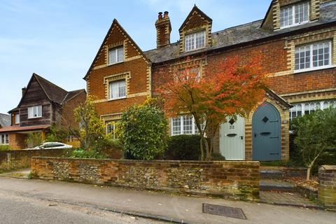 2 bedroom terraced house to rent, High Street, Oxfordshire OX39