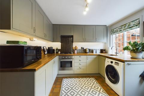 2 bedroom terraced house to rent, High Street, Oxfordshire OX39