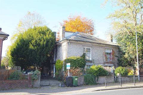 4 bedroom detached house for sale, Southend Road, Billericay CM12