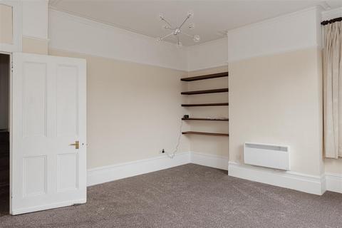 1 bedroom apartment to rent, Hatchlands Road, Redhill