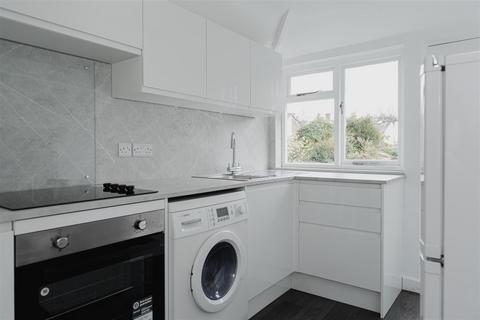 1 bedroom apartment to rent, Hatchlands Road, Redhill