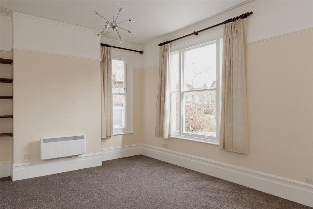 Hatchlands Road, Redhill 1 bed apartment to rent £1,300 pcm (£300 pw)
