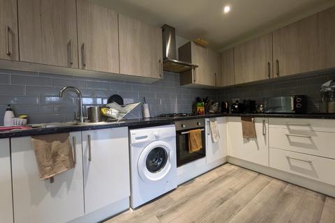 3 bedroom flat to rent, Dunton Road, London E10