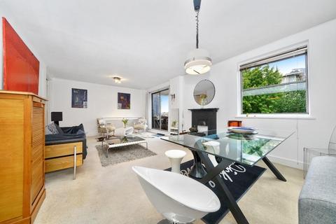 2 bedroom flat for sale, Valiant House, London SW11