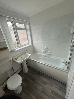 2 bedroom flat to rent, Kings Gardens, Newton Mearns, Glasgow, G77