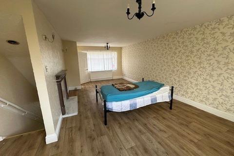 4 bedroom house to rent, Leicester Close - Kettering