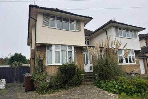 3 bedroom semi-detached house to rent, Willow Way, Radlett