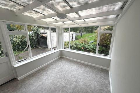 3 bedroom semi-detached house to rent, Willow Way, Radlett