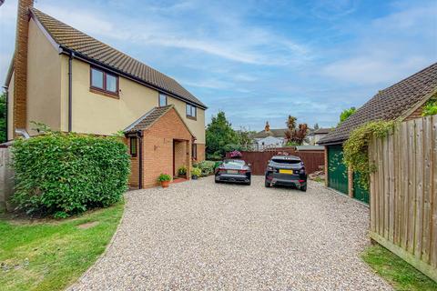 3 bedroom detached house for sale, Calm Patch, Burnham-On-Crouch